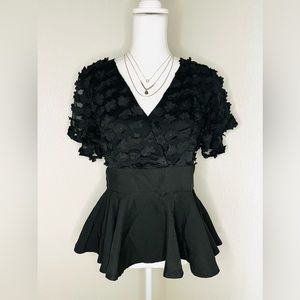 *NWT* Endless Rose Floral Appliqué Peplum Blouse. Sz Large